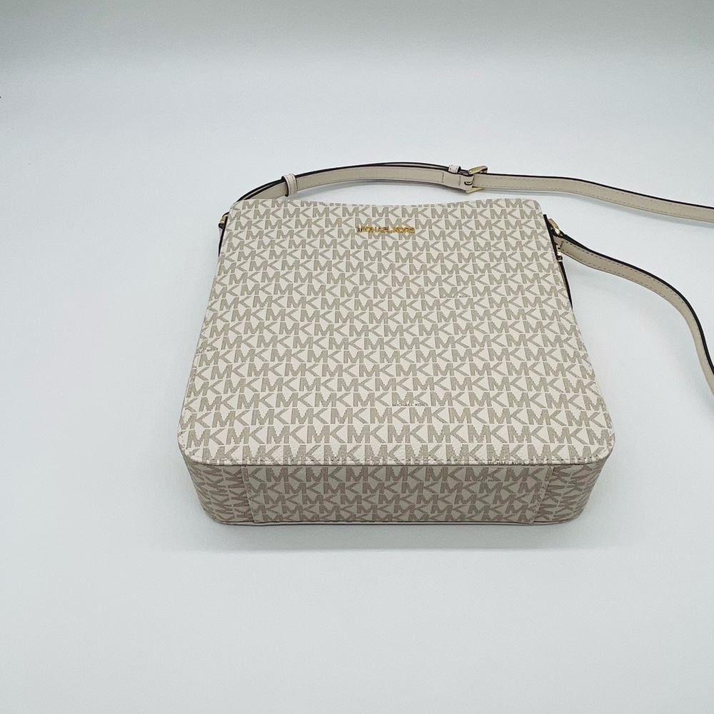 Michael Kors Large Crossbody Messenger Bag - Picture 10 of 11